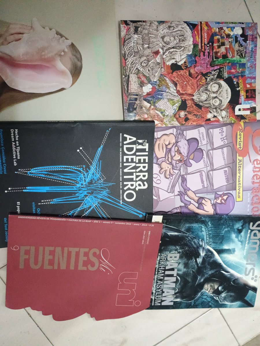 deadinmx's tweet photo. De casualidad alguien colecciona cds y revistas ?? Estoy vendiendo cds de diferentes géneros y en diferentes precios ,también revistas de temas diversos e interesantes ..jaja lo que quiero decir es ..necesito venderlos yaaa por una emergencia económica ,favor de rt! Plis! https://t.co/zTyeEasHWs