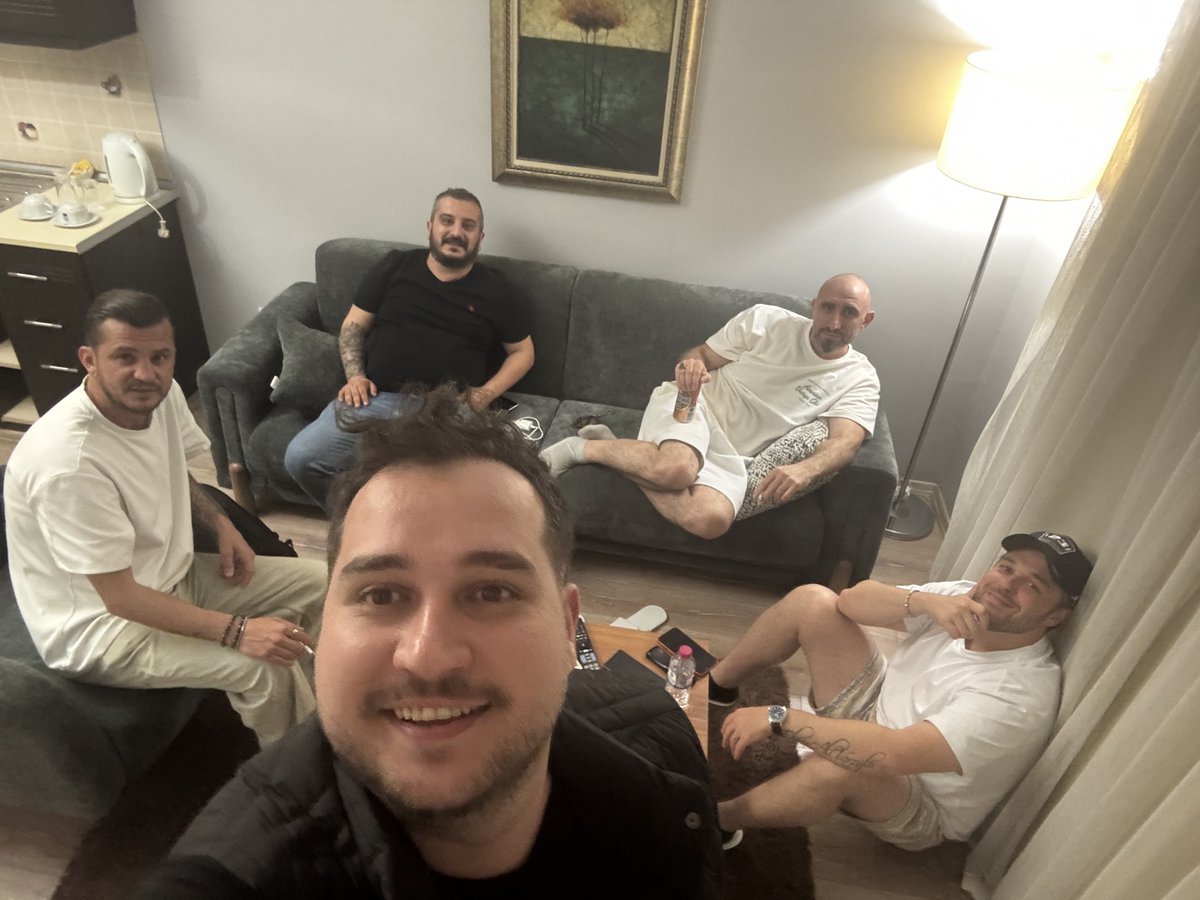 ZiyaBeyDerler's tweet photo. Kaderimiz Yazılmış Seninle Fenerbahçe @hasanceey @OkechukwuuUche @sametilalan1 @AtiV1907 https://t.co/rDKa2pOpJw