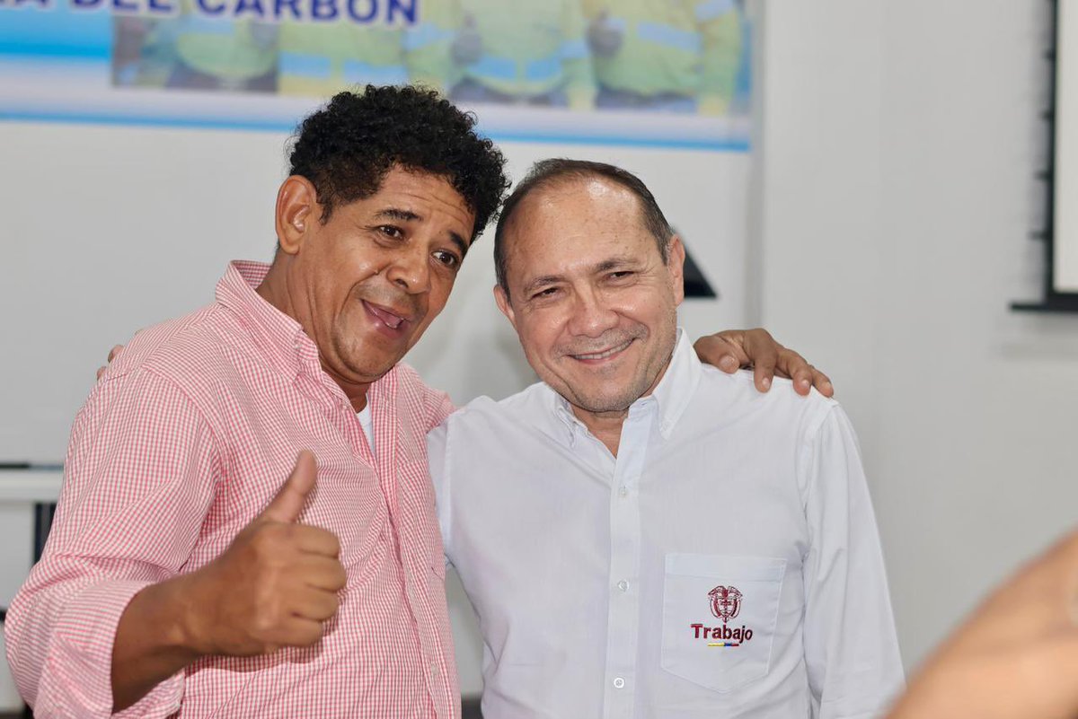 AntonioSanguino's tweet photo. Con diálogo social y una defensa firme de los derechos laborales, ganan las y los trabajadores, las empresas y el país.

Gracias a la mediación de nuestra Dirección Territorial de La Guajira de @MintrabajoCol, liderada por Jorge Guevara, se logró superar las tensiones recientes en El Cerrejón, garantizando la estabilidad laboral de cientos de trabajadores y la continuidad de la operación.

La protección de los derechos de las y los trabajadores sigue siendo una prioridad para el Gobierno del presidente @petrogustavo. Los reconocimientos expresados hoy por los trabajadores en la audiencia pública de @sintracarbon demuestran que el diálogo, la concertación y la acción institucional producen resultados concretos.