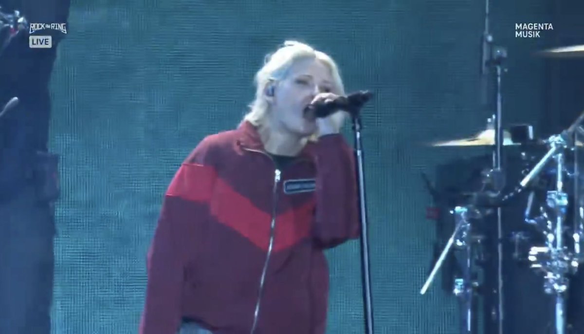Surfdolphin2222's tweet photo. Mike and Emily both being in the same colours as Mike and Chester at Rock am Ring 2001 was a great call back in recognition of 25yrs since their first set at the festival! https://t.co/bh5txSyMgc