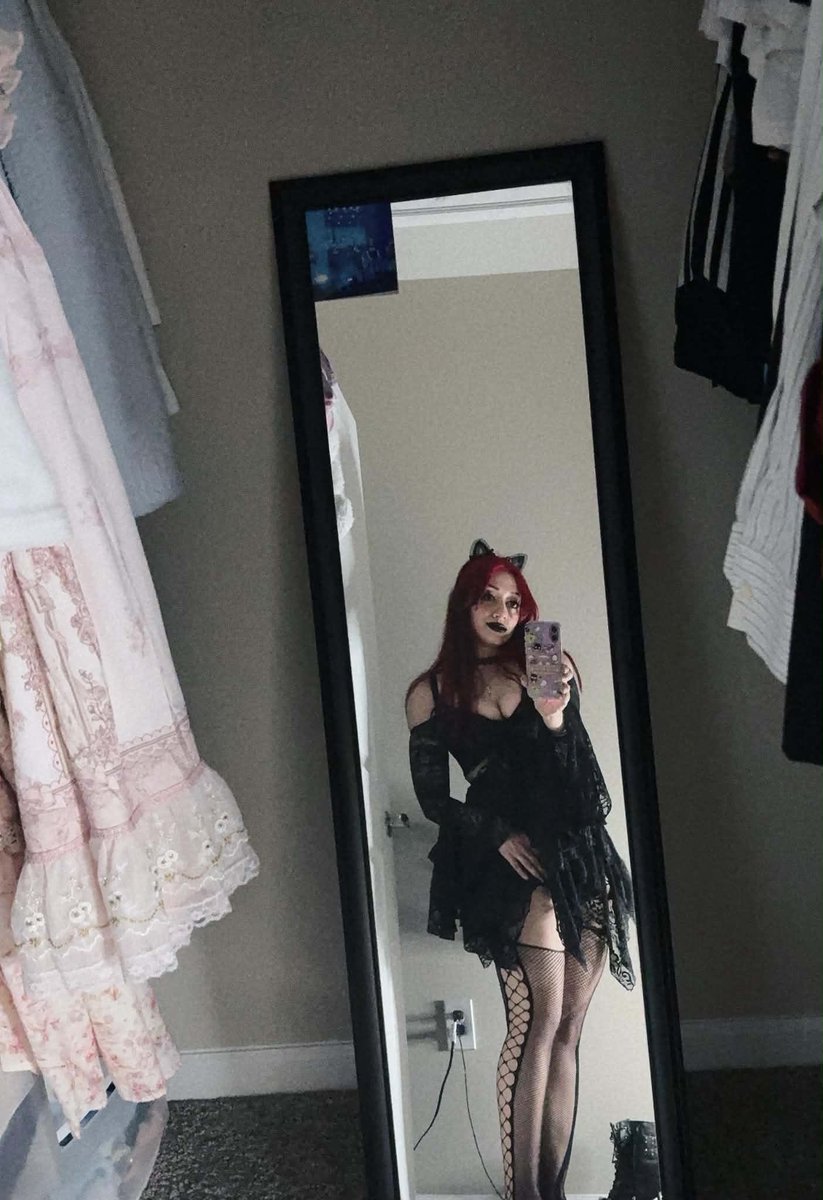 xMicrosoftx's tweet photo. Vampire Red Hair ♥️ - Manic Panic https://t.co/16LTes5fkF