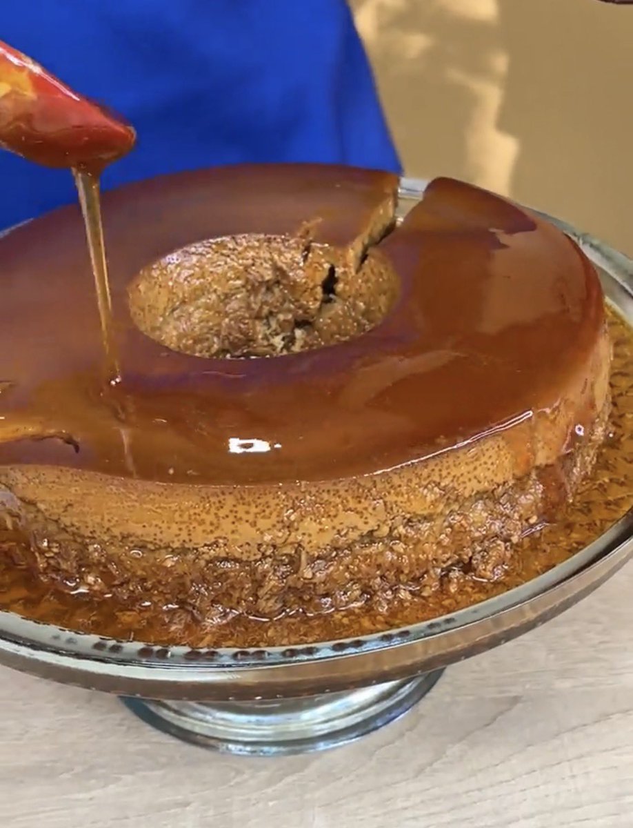 dacenturione's tweet photo. O pudim mais gostoso que EU já fiz.

Em cima, pudim de doce de leite e embaixo cocada de colher. https://t.co/PdHZE2nax6