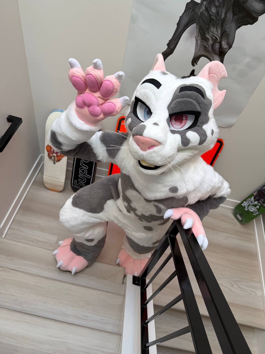 ThePhoenixNest_'s tweet photo. 2 rats, 11 years of crafting experience difference 💪 https://t.co/CUGfQtzb5p