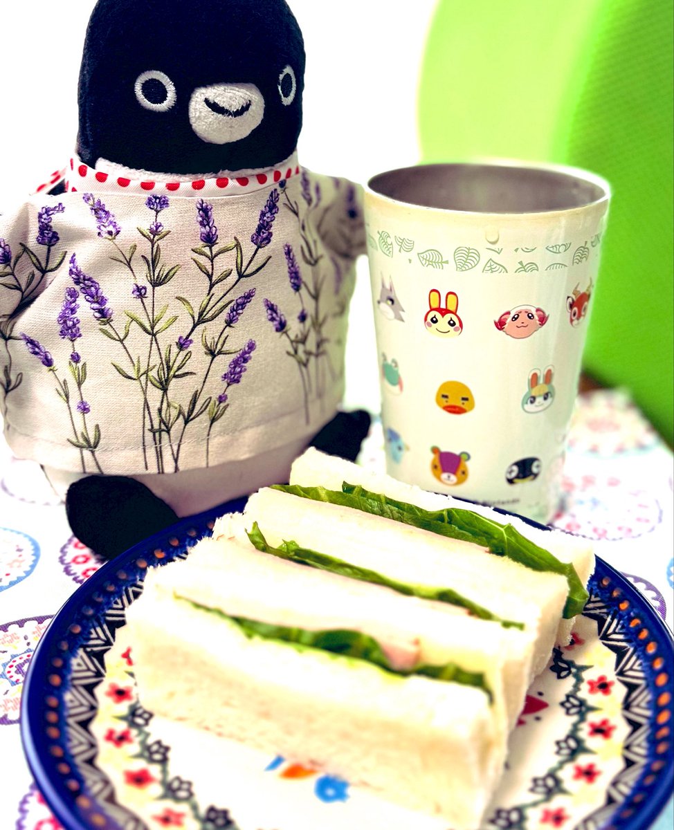 peko15mini's tweet photo. おはようございます
朝ごはんはイワタコーヒー ハムのサンドイッチだよ🥪
#ポーリッシュポタリー https://t.co/x9gmovDVMC