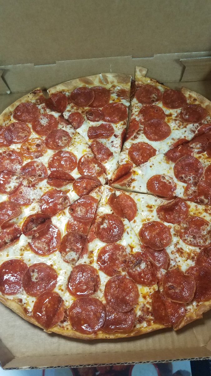 sigmapoet1914's tweet photo. Just picked up my order from @pizzahut for the @nyknicks game. #BestInTheWorld #nbafinals https://t.co/wdZWOmkQnQ