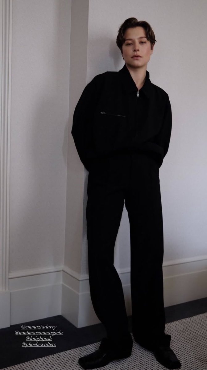 emmadarcydaily's tweet photo. should be illegal to look this cool https://t.co/U063BAAysy