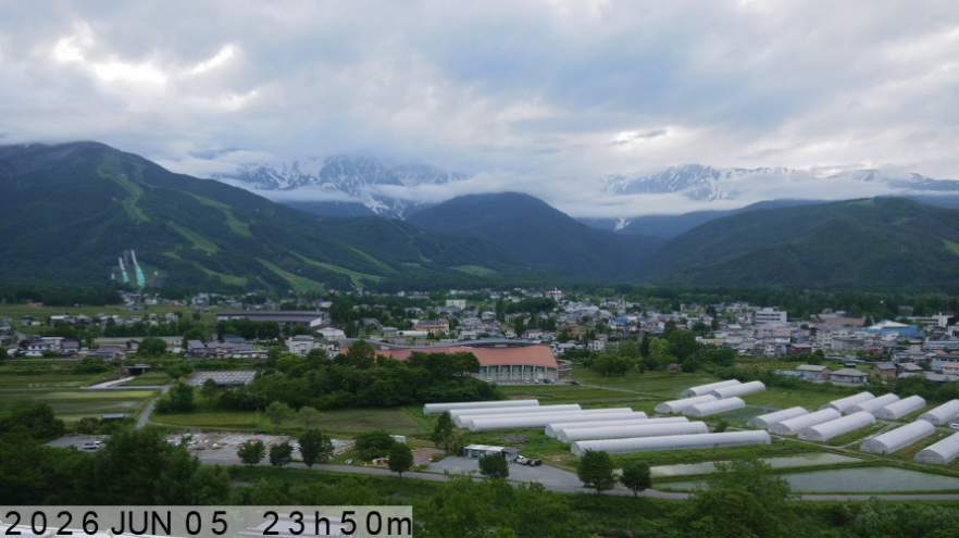 skiinfomation's tweet photo. おはようございます。窓を開けると涼しい風が抜ける東京です。さて白馬村も大分緑が濃くなりましたね。そろそろ梅雨入りだね。お山に行くには生憎の季節ですがそれでも静かな山歩きができそうです。 https://t.co/cJFDh9j6F4
