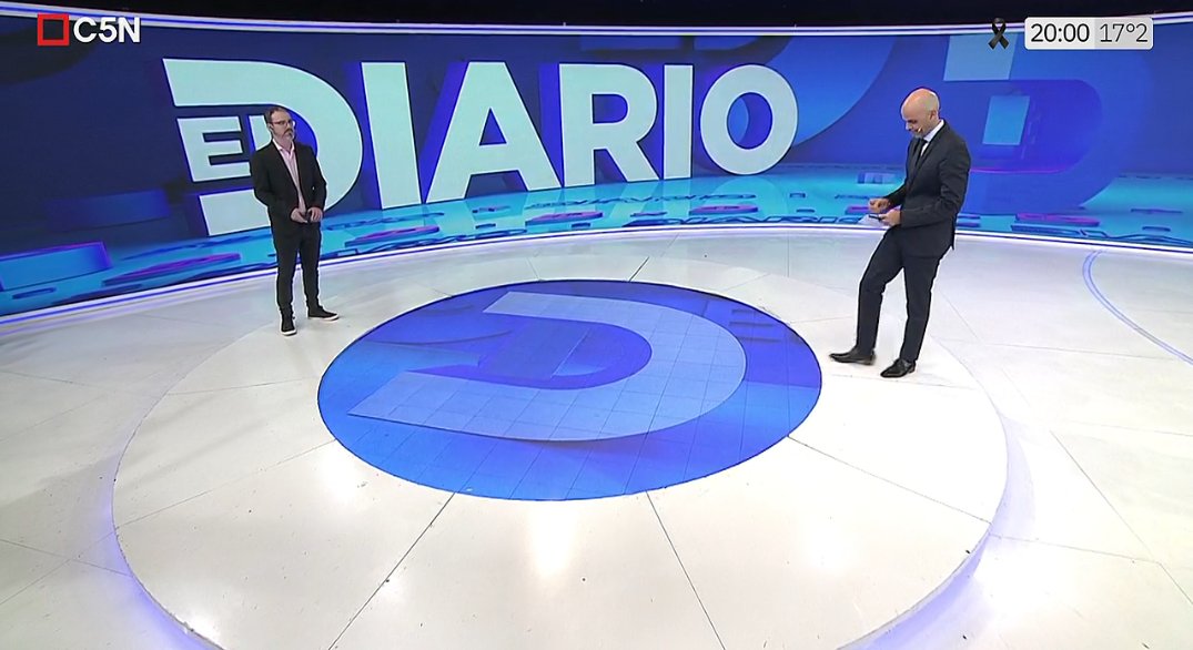 forofms's tweet photo. #Rating cable: Con 2,6 puntos, "#ElDiario" llegaba al prime time del viernes liderando las señales de noticias por @C5N.
Siguieron: #Cronica 2,4 / #TNCentral y #A24 2,0 / #Ln+ y #Canal26 0,6 / #AR12 0,4. https://t.co/8GlvoiVGH4