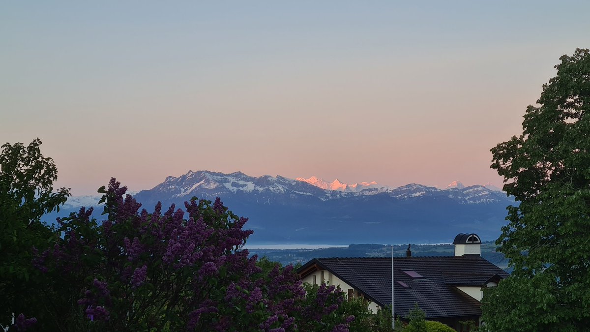 gulp02's tweet photo. @FredomOfSpch @forallcurious Then can you explain this image? The sun has risen on the mountains with a higher peak, but not yet on the lower ones. But because the higher mountains are farther away, they are lower from the viewers perspective and the curvature of the earth. https://t.co/LbDh9F35uN