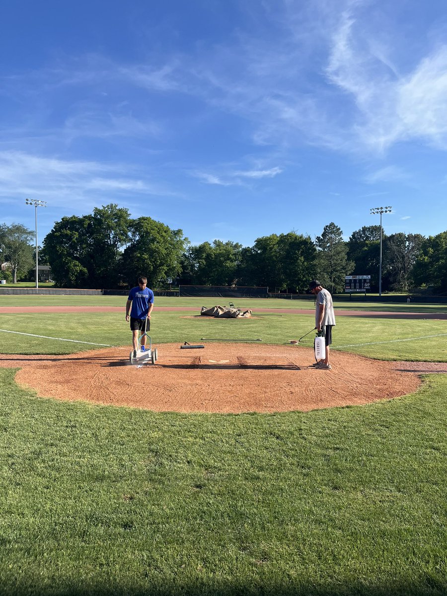 c_carrithers33's tweet photo. Beautiful day in southern Kentucky for some Friday Night Baseball! ⚾️

@HoptownHoppers (5-1) vs. @Roadersbaseball (1-4)

Join us for first pitch at 6:30pm CST, pregame show at 6:15pm. Links below!! ⬇️ https://t.co/Cp95ptWnbM