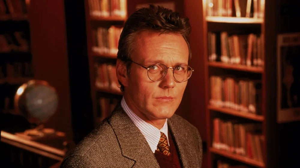 BigDamnSite's tweet photo. Genuinely heartbroken to hear of the passing of Anthony Stewart Head. To Whedonverse fans, he'll always be Rupert Giles-mentor, father figure, librarian, Watcher, and one of the very heartbeats of Buffy the Vampire Slayer.

Rest in peace, Anthony.🖤#Buffy #AnthonyStewartHead #RIP https://t.co/XQW4kRofav