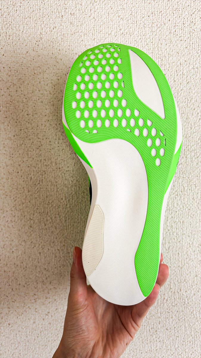running0918's tweet photo. 2ヶ月で新品買ったけど前方が最早掘られとってわろた https://t.co/hbFbr0VCtR