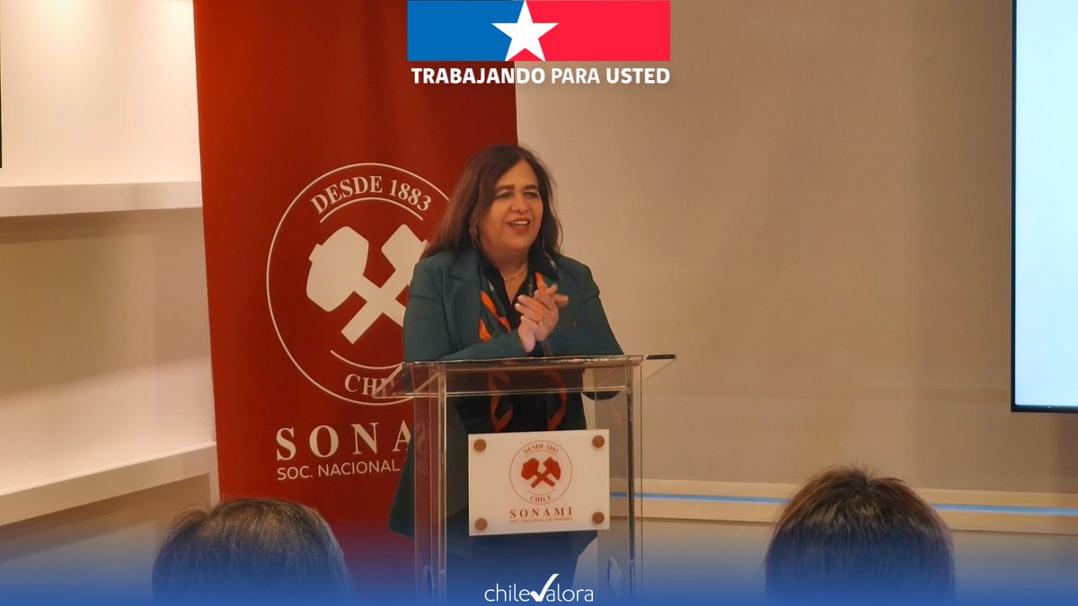 chilevalora's tweet photo. 18 mujeres de distintas regiones del país completaron con éxito la capacitación especializada en Operación de Camión de Extracción de Alto Tonelaje. La iniciativa es impulsada por la Fundación Tecnológica de SONAMI y el Centro de Entrenamiento Minero INACEX, y cuenta con la colaboración de ChileValora.

“Estamos muy orgullosos de haber contribuido con un grano de arena para que esta iniciativa se concretara. Es un proyecto que demuestra que la minería puede cambiar vidas, abrir nuevos rumbos laborales y generar oportunidades reales para quienes buscan desarrollarse profesionalmente”, afirmó el presidente de SONAMI, Jorge Riesco.