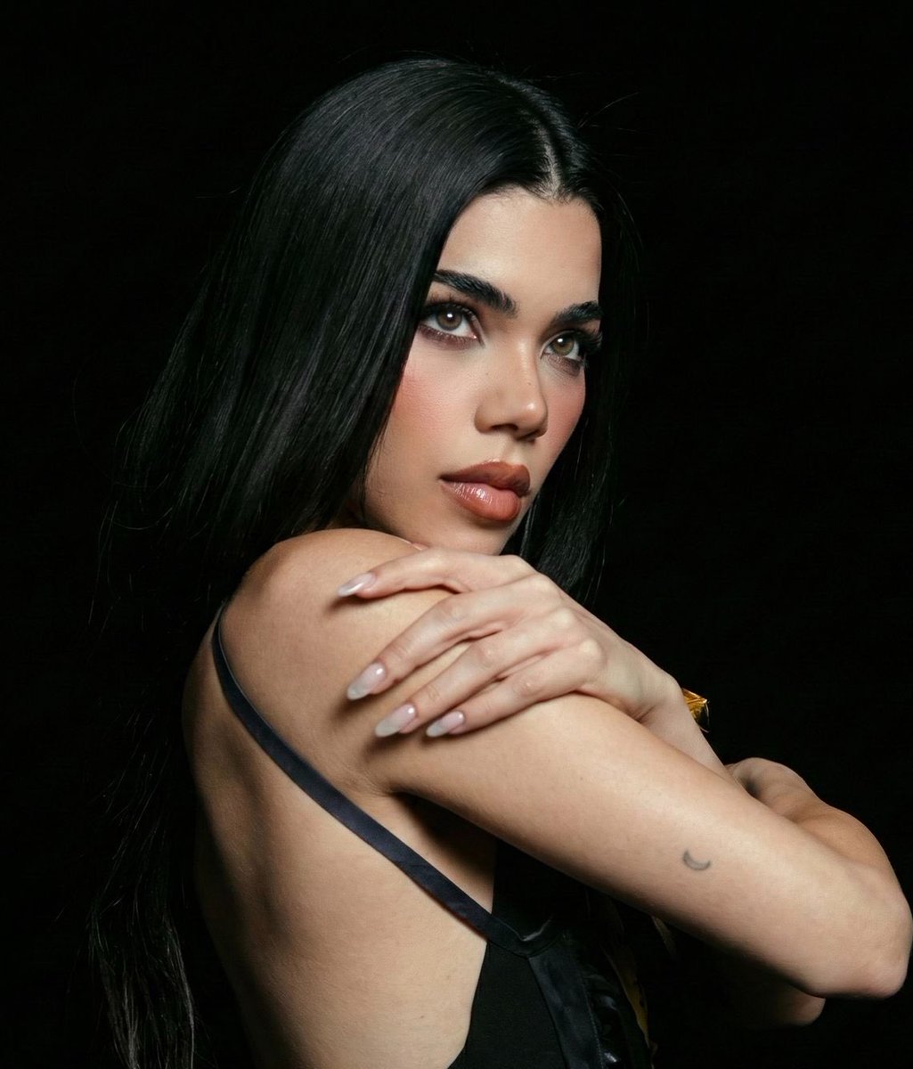 KeninisMxOFC's tweet photo. KENIA OS MERECE RESPETO.

A veces olvidamos que detrás de la artista hay una persona que también se cansa, que necesita descansar y que merece sentirse segura. Respetar a Kenia también es respetar sus límites, su espacio y sus momentos de silencio. 🤍 https://t.co/MdFofkSFcp