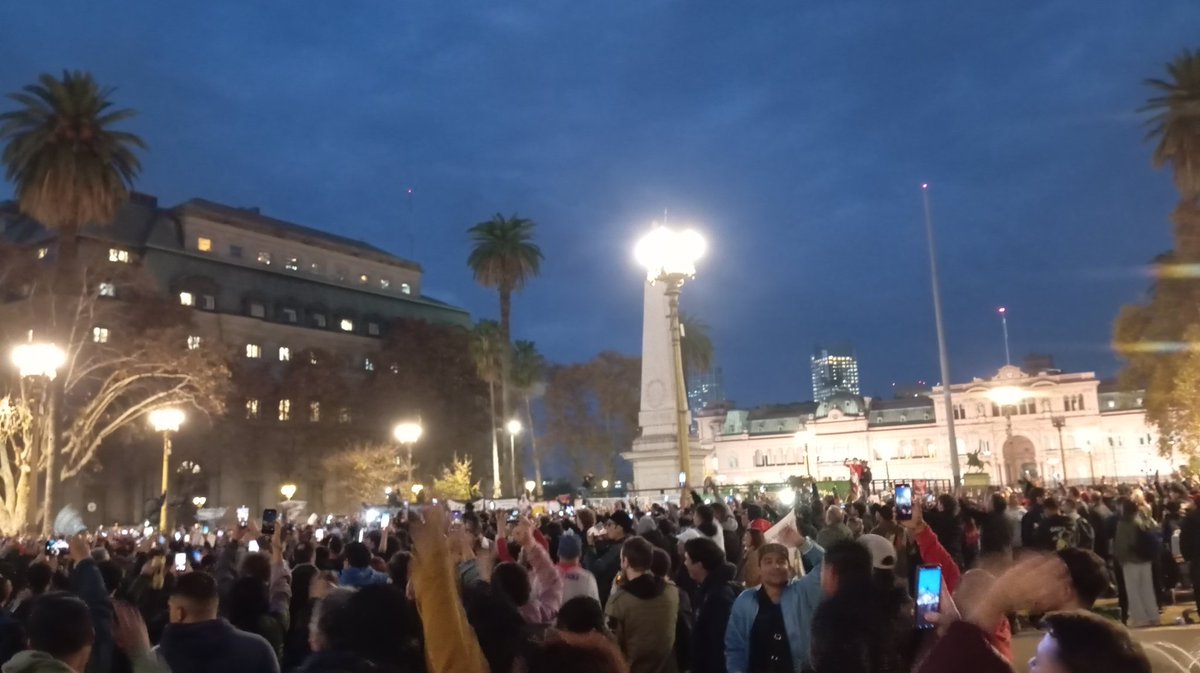 anina_dp's tweet photo. Conmovedora despedida del Indio Solari en la Plaza de Mayo https://t.co/2lvAMEAFRH