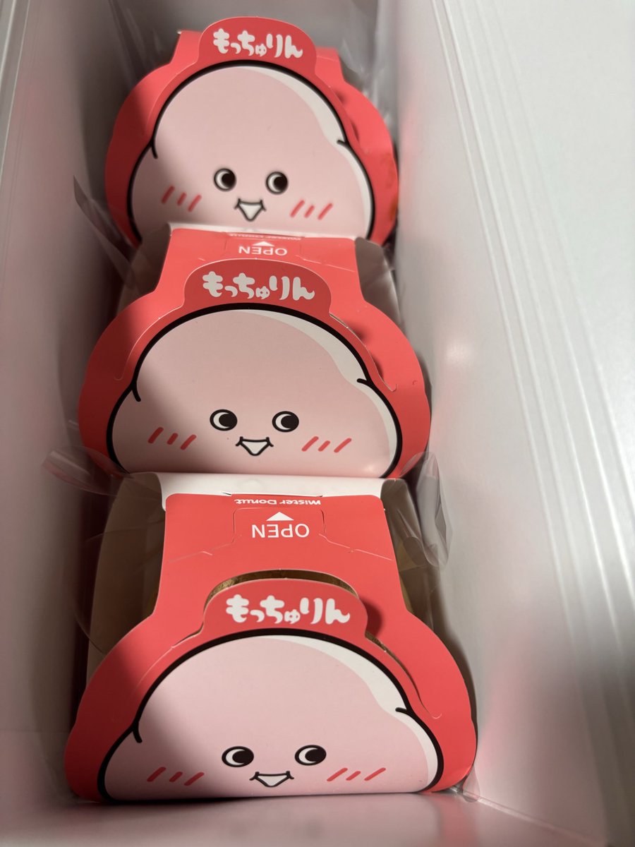tomoty_'s tweet photo. 娘に誘われ、朝活してもっちゅりん買いに行ったらまさかのラスト‼︎
しかも前のおじさん、私たちのために？ラス1きなこ残してくれた｡ﾟ(ﾟ´Д｀ﾟ)ﾟ｡
人の優しさを感じた朝でした✨ https://t.co/hE8proDFMd
