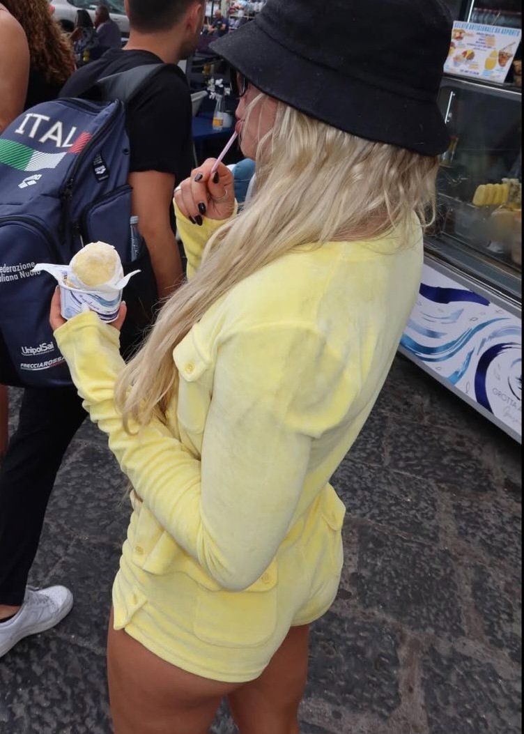 TheCelebHQ's tweet photo. Liv Morgan https://t.co/JMPgs0RPVX