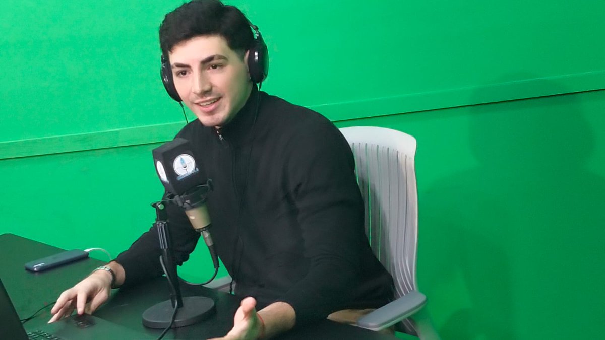 fm_radiocristal's tweet photo. Vía libre con Juan Acosta y la conducción de @NehuenRubio2

😀😄 Entrevistamos al genio del humor Juan Acosta sobre su carrera. Historias y anécdotas. El humor en su vida. Presente y futuro. 

#FmRadioCristal https://t.co/XVYzeBKYfR