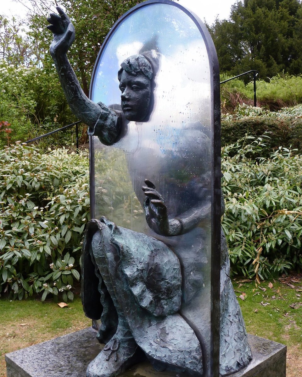 archpng's tweet photo. Alice steps through the looking glass in Guildford, England.

This bronze sculpture by Jeanne Argent was created in 1990 as a tribute to Lewis Carroll’s connection to the town. Carroll often stayed in Guildford, died there in 1898, and is buried at The Mount Cemetery. https://t.co/XeFXiz9EMX
