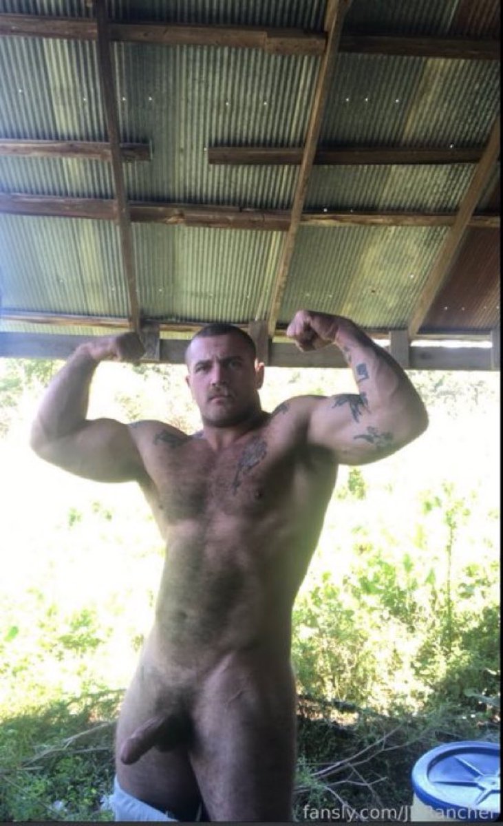 Hard_Greybeard's tweet photo. Rancher finally drops his overalls. https://t.co/zxvAMyDAcV