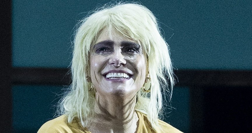 centralmalugall's tweet photo. Hoje a adm está completando o sorriso mais lindo do mundo: 
Malu Galli como Monique em "Mulher em Fuga". 
📸 annelizetozetto

#malugalli https://t.co/nd0kD76pbi