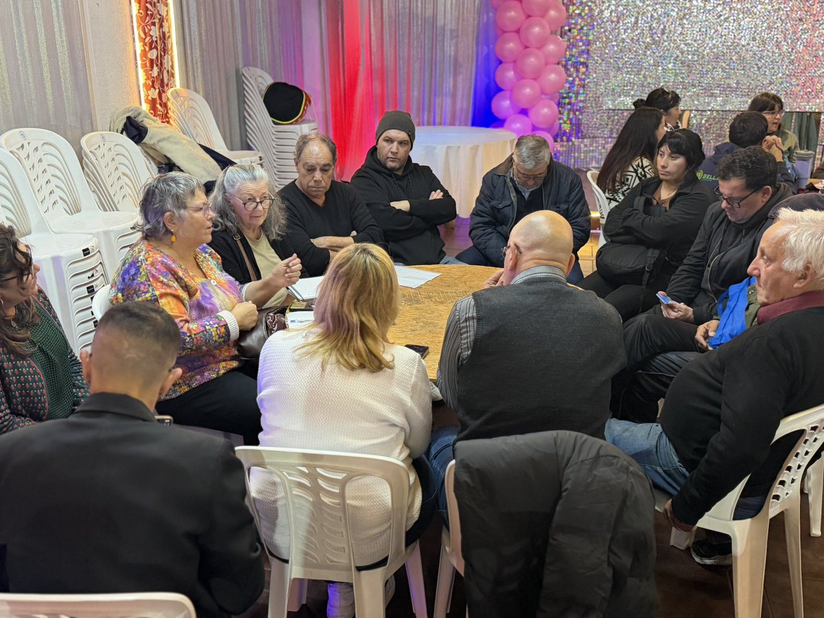 gimeur's tweet photo. Hoy participamos de la Mesa Itinerante en el Municipio F. 
Antes del intercambio con autoridades de la IM y la alcaldesa Matilde Palermo, compartimos una mesa de diálogo con organizaciones sociales, culturales, deportivas y de jubilados para escuchar inquietudes y propuestas. https://t.co/HkZJRJ6npN