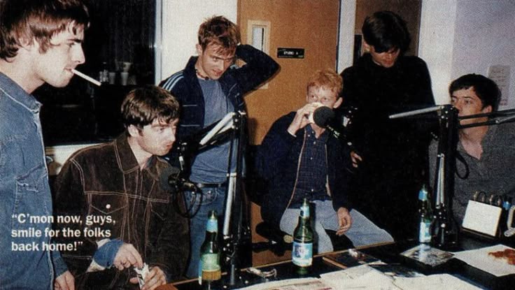 archivedamon's tweet photo. Blur and Oasis, 1994 https://t.co/lwCEfjxxmZ