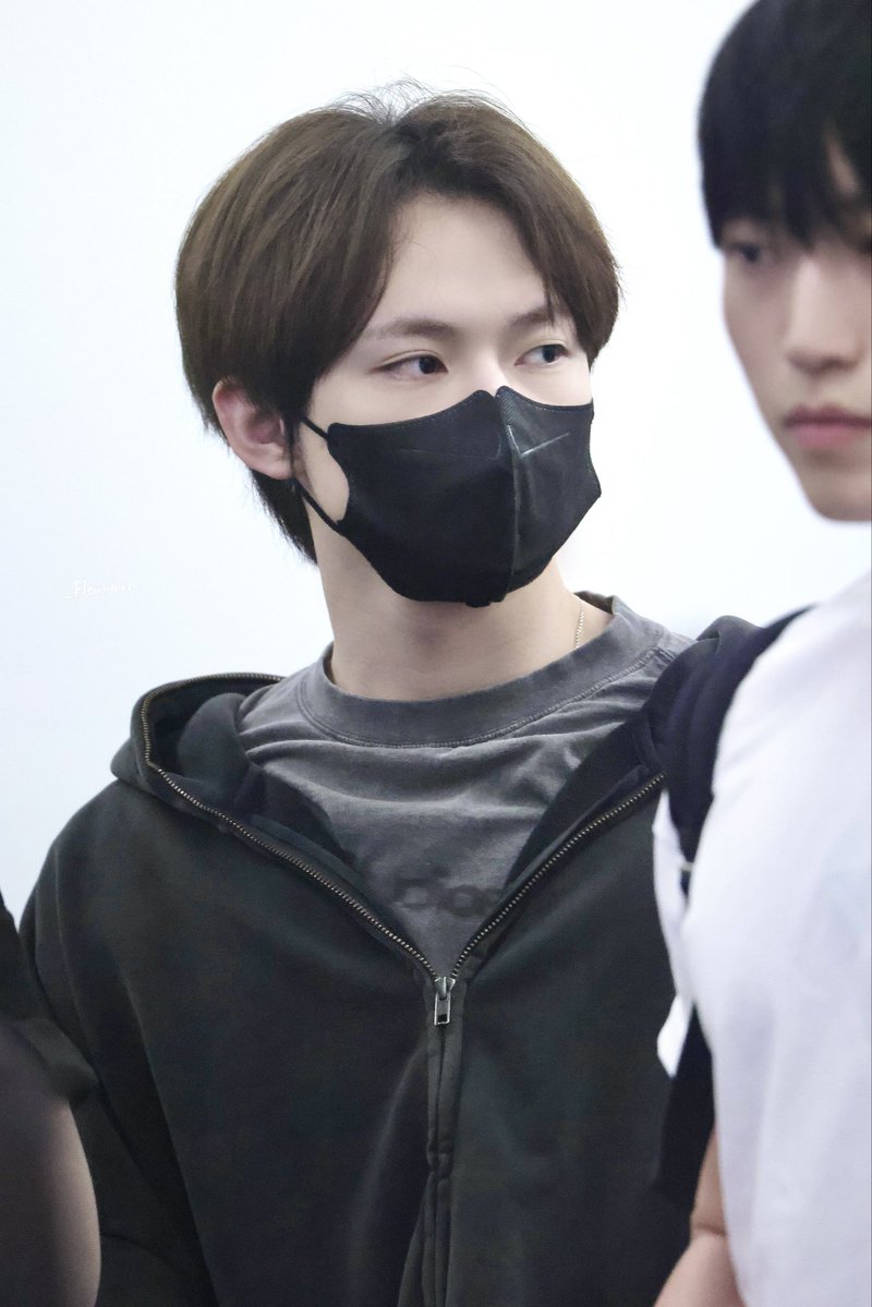 _Fleur1122's tweet photo. 260606 BKK🛫

#천러 #辰乐 #CHENLE #NCTDREAM https://t.co/UibbURX4k2