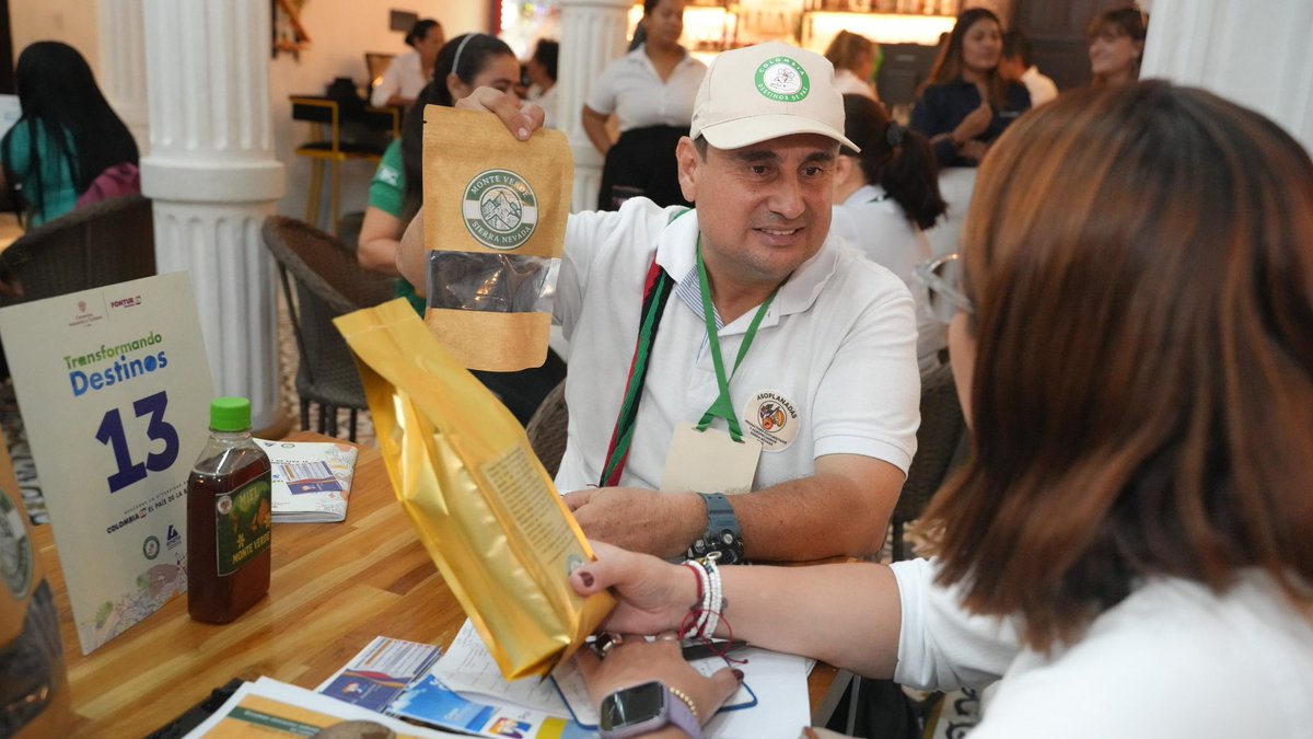 fonturcol's tweet photo. 2/3 Prestadores de servicios turísticos, artesanas, cocineros tradicionales, líderes comunitarios y emprendedores locales compartieron la riqueza cultural, gastronómica y natural que hace de Ciénaga un destino único.

Porque detrás de cada experiencia turística hay comunidades que protegen su patrimonio, fortalecen su identidad y encuentran en el turismo una oportunidad para crecer, generar ingresos y construir bienestar para sus familias.