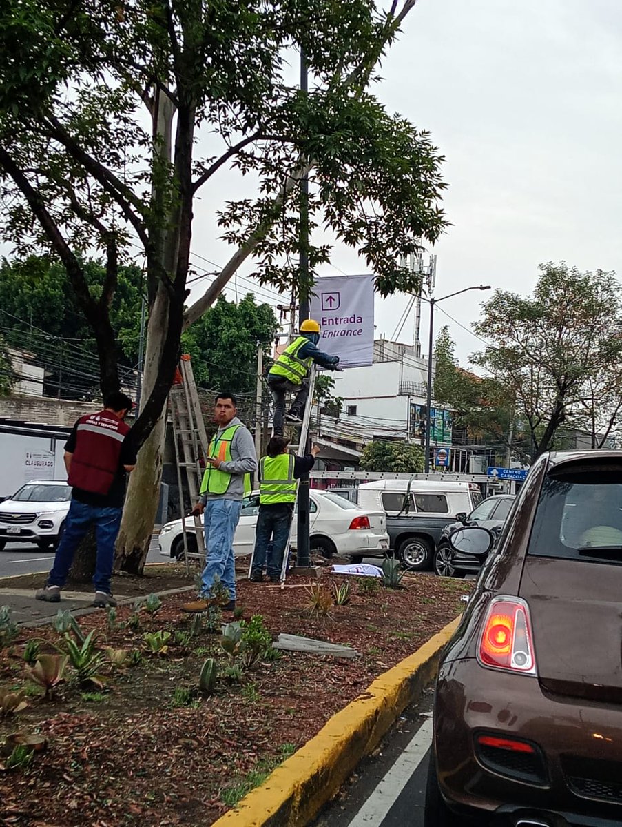 SIMexico_'s tweet photo. 🏟️🇲🇽 En el Circuito Azteca ya se empiezan a ver los avisos y señalizaciones rumbo al estadio, como parte de la preparación para los días de partido.

El Estadio Azteca va tomando forma de sede mundialista 🇲🇽🏆⚽️

📸 @cesar_juarez_c https://t.co/jtCryxNWZL
