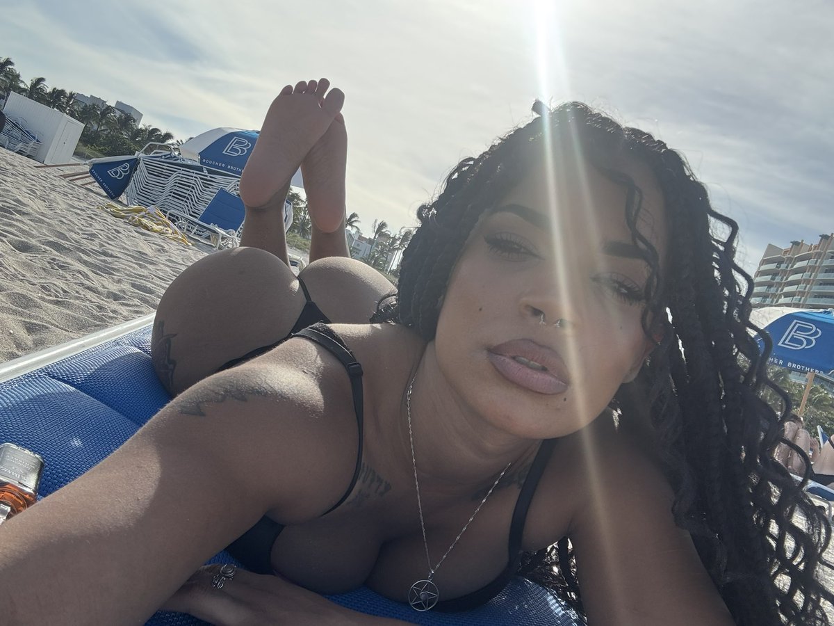 xenathewitcher's tweet photo. When i die baby lay me in the sun https://t.co/sbOZ8GtYvU