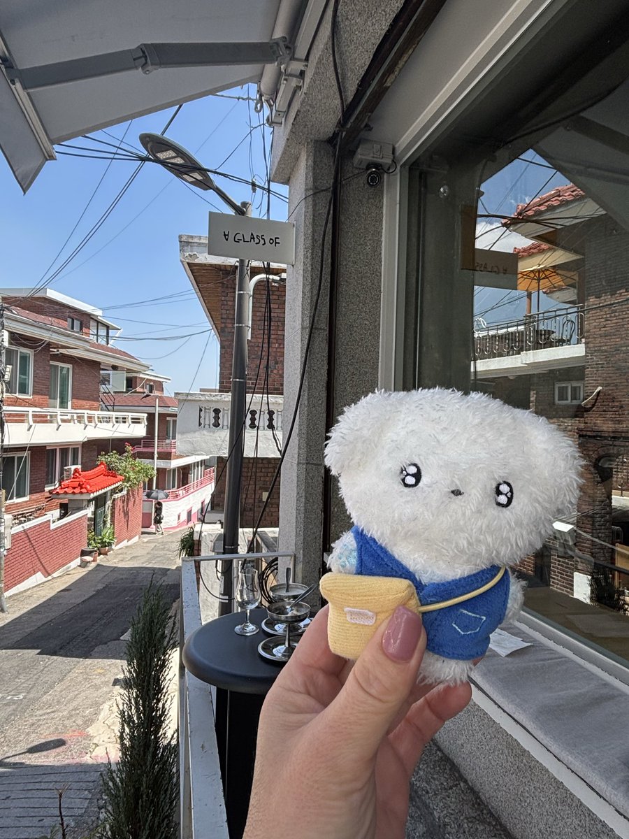 tknkaree26's tweet photo. 初めて来た街並み
推し活で、色々と探索できて、たのしー💙
推し活してると、トントンさん達に会える〜
#byeon Woo Seok
#kdrama
#ピョンウソク
#韓国俳優
#韓国ドラマ
#渡韓
#ピョンウソク聖地巡礼
#推し活
#a glass of https://t.co/wByUsVHg4T
