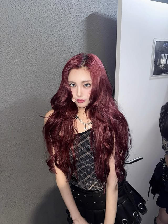 everglowinfos's tweet photo. [2/2]
#EVERGLOW #에버글로우 #RE_CODE #AISHA @everglow_offcl https://t.co/HbSHiTGuB8