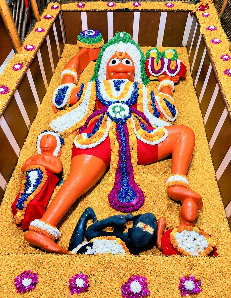 NidhiD_1's tweet photo. लाख संकट आएँ,बजरंगबली साथ हों तो जीत तय है।श्री बड़े हनुमान जी महाराज प्रातः कालीन दिव्य ऋंगार दर्शन।

ऊं हं हनुमते नमः 🙏 https://t.co/iSBcGsoHt9