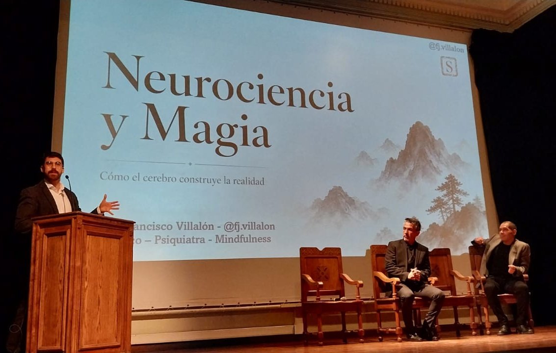 BNChile's tweet photo. Registro de hoy viernes 5 de junio en la primera jornada del Primer Seminario de Ilusionismo: Magia y Patrimonio. Mañana se realizará la segunda y última jornada desde las 9:15 en la Sala América de la @BNChile. Entrada liberada y sin inscripción. 🪄 https://t.co/CsJV0XnG0p