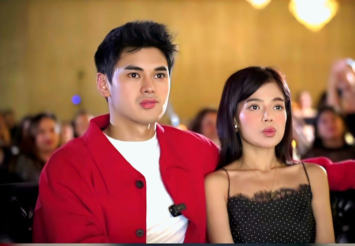 BabaranJer97817's tweet photo. Alam kong suntok sa buwan na aattend si Dustin ng starmagic prom kasi direct op yun ng Sparkle pero again malay natin baka may special consideration sa mga PBB collab housemates....

Im also not sure kung kasama sya paNegros... pero sure ako na kasama yung bag nya.. baka hiniram ni ate Cel NGIIII😂

good morning lovebirds..
#DUSTBIA
#DUSTINYU
#BIANCADEVERA 
.