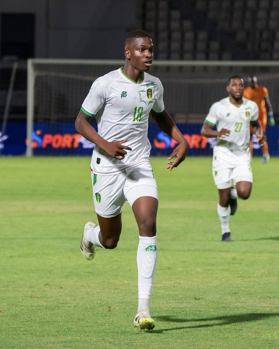 DALILOUFOOT's tweet photo. 🇲🇷 Bahmed Deuff a honoré ce soir sa première sélection avec l’équipe nationale de Mauritanie.

Le jeune milieu de terrain du FC Nantes est entré en jeu à la 75e minute lors du match amical entre les Mourabitounes et l’Angola (1-1), disputé au stade Larbi Zaouli de Casablanca. https://t.co/gTRbugXdUa