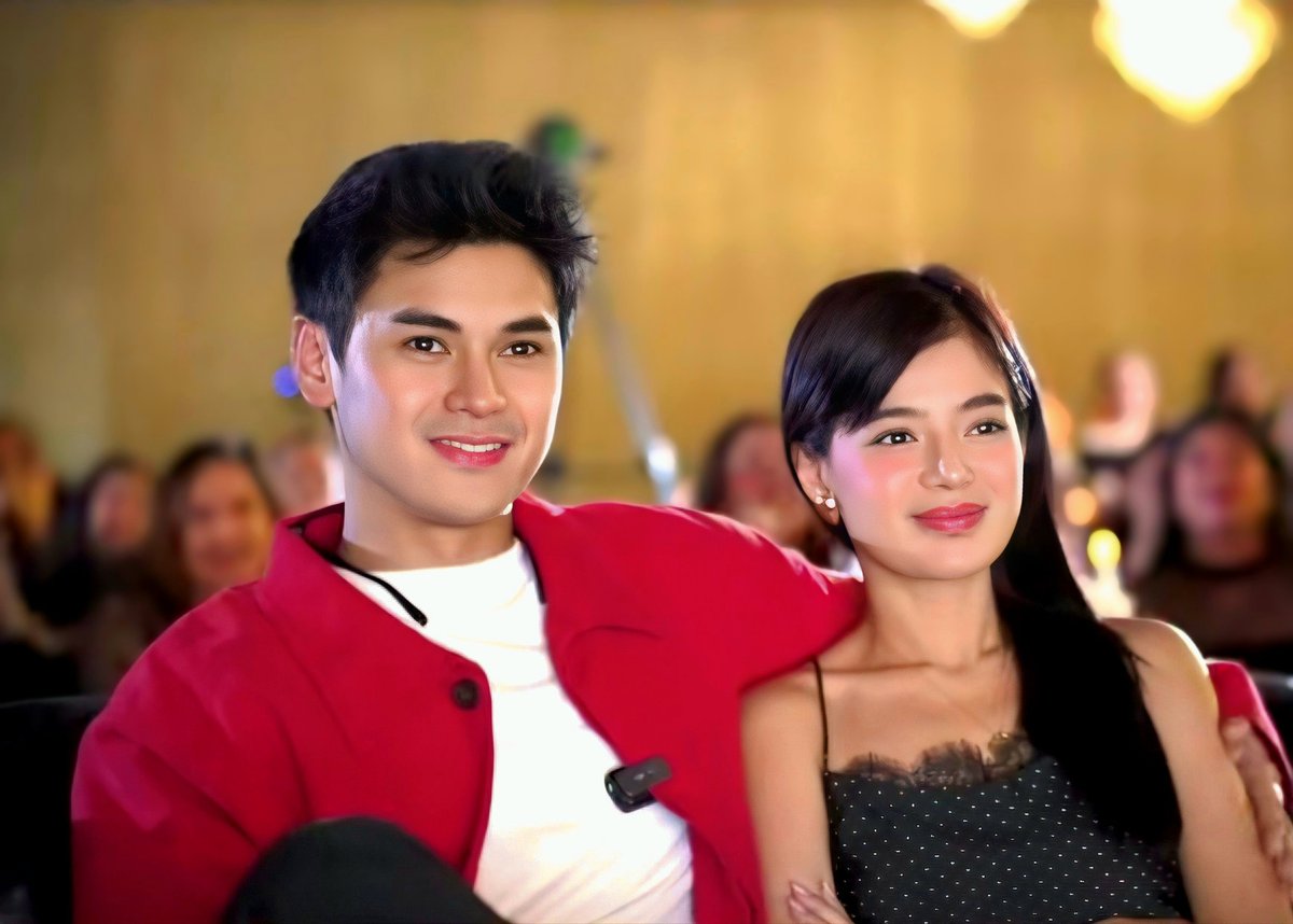 BabaranJer97817's tweet photo. Alam kong suntok sa buwan na aattend si Dustin ng starmagic prom kasi direct op yun ng Sparkle pero again malay natin baka may special consideration sa mga PBB collab housemates....

Im also not sure kung kasama sya paNegros... pero sure ako na kasama yung bag nya.. baka hiniram ni ate Cel NGIIII😂

good morning lovebirds..
#DUSTBIA
#DUSTINYU
#BIANCADEVERA 
.