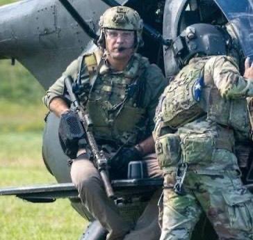 RonFilipkowski's tweet photo. Hegseth is out playing dipshit 2nd Lt again for another photo shoot. https://t.co/OQtciAc0kg