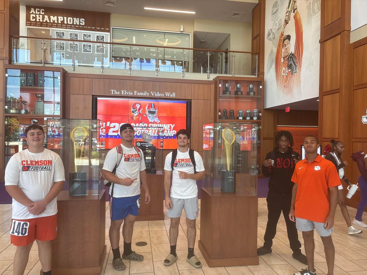 TuckerDodimead's tweet photo. Had a great time at @Vol_Football &amp; @ClemsonFB Camps this week with my guys! Went 10-2 in my Pass Pro reps and learned a lot from some great OL Coaches!! https://t.co/97RhFTuHPj