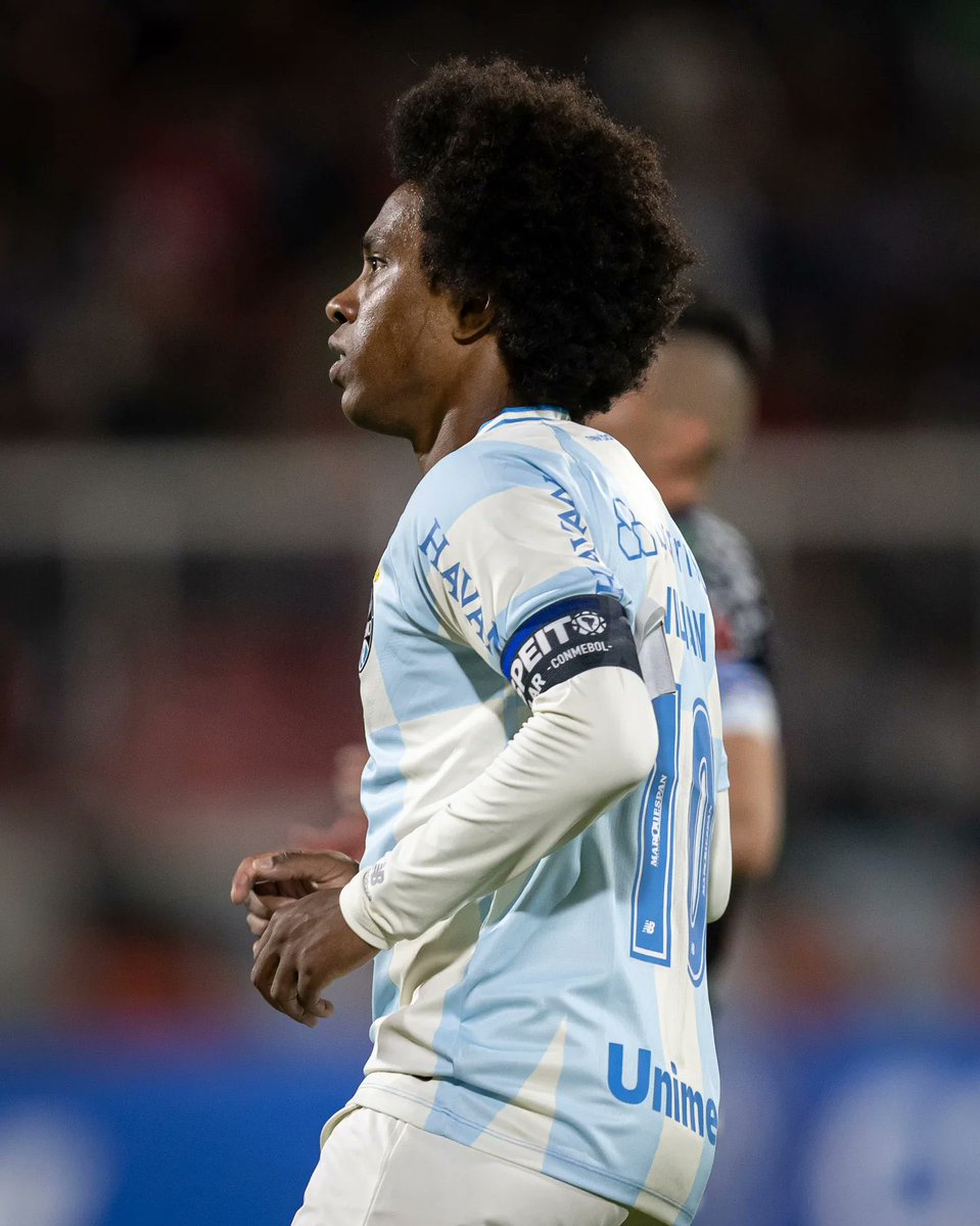 DompaNews's tweet photo. 🚨 Willian pode estar de saída do Grêmio!

Segundo a Bandeirantes, clube e jogador têm interesse em encerrar o vínculo nos próximos dias. O atleta teria ficado incomodado com declarações de Celso Rigo que repercutiram recentemente nos bastidores.

📸 Divulgação/Sudamericana https://t.co/cEHgP88pgL