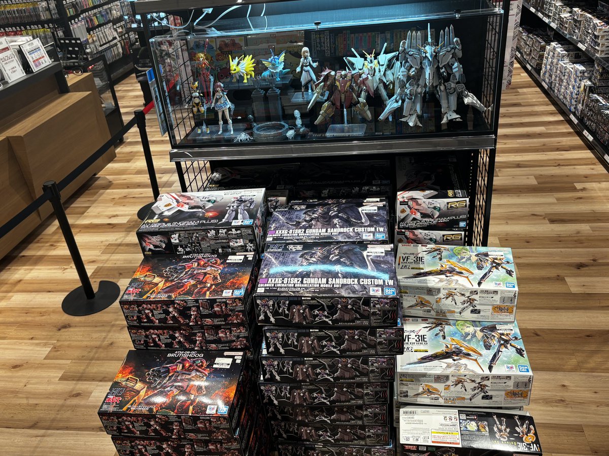 BA_MITOPL's tweet photo. 本日発売‼️

・HG ガンダムサンドロック改 EW
・HG ブルーティッシュドッグ
・RG イングラム・プラス　AV-98Plus
・HG VF-31E ジークフリード
※入場制限をいたします🙇🏻‍♀️

OPEN10:00〜販売いたします。
開店前のお並びは、画像のように折り返してお並びください🙇🏻‍♀️ https://t.co/GW7ZJqRZoq