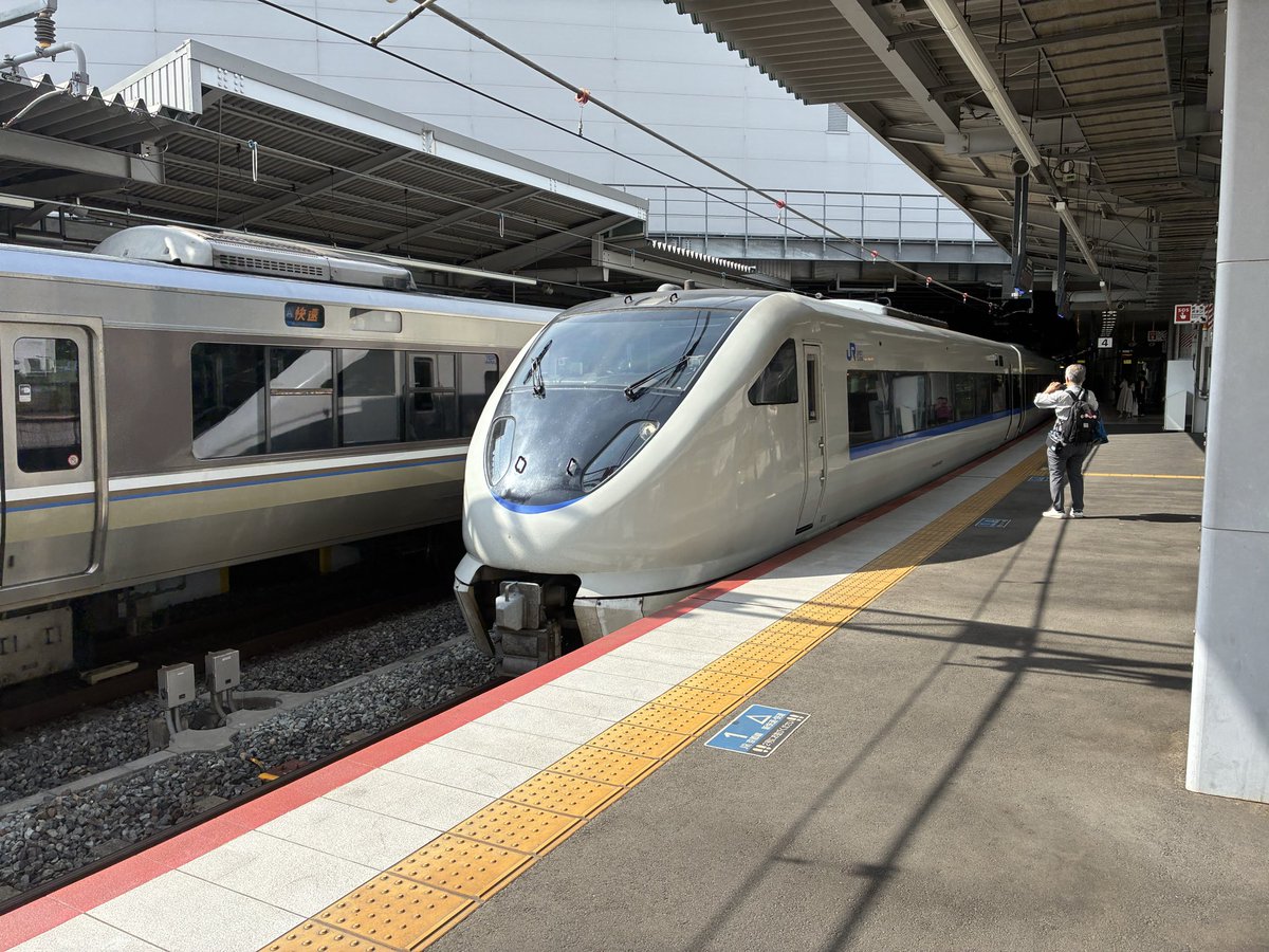 hhffjp's tweet photo. 新大阪からサンダーバードへ。
こちらもグリーン車。

新大阪駅は大都会でした。 https://t.co/gXyPIOGmwn