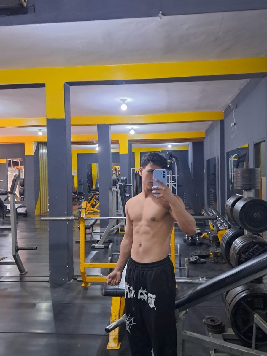 guarecucohot's tweet photo. Para mi novia/ para mi amigo gay 😏 https://t.co/vg2ko2fKji