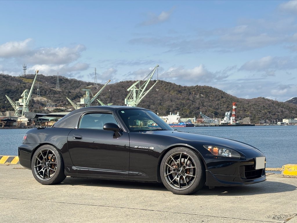 CBFDS2000's tweet photo. S2000のここが◯
•気持ちよく回るエンジン
•気持ちよいシフトフィール
•ガッチリした剛性のあるボディ
•車好きのオジサンが時々寄ってくる

S2000のここがダメ
•高くなる中古車価格
•納期がかかり高くなる部品
•めんどくさいオジサンが時々寄ってくる
•怪しい外国人バイヤーも時々寄ってくる https://t.co/CSDwYQ839t