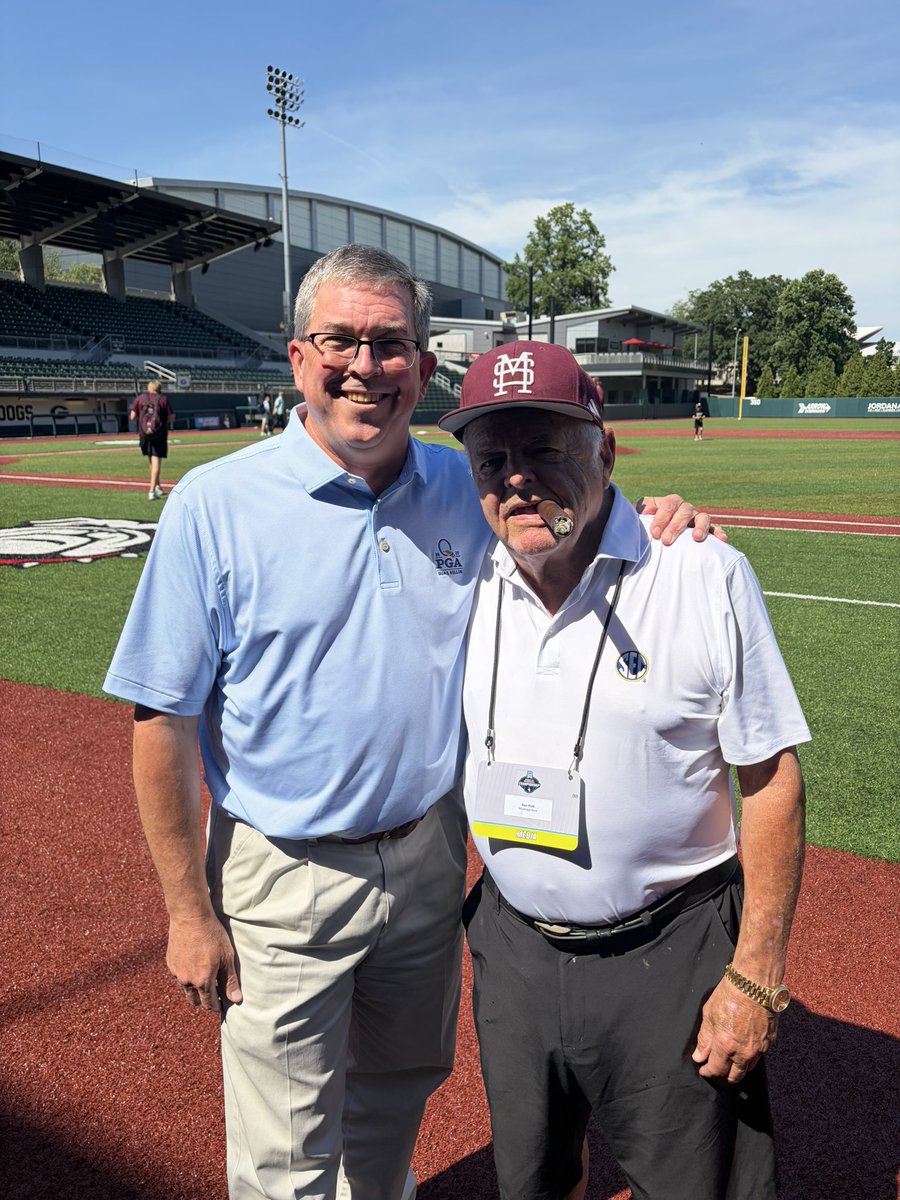 mayorofmilledge's tweet photo. Enjoyed catching up with Coach Polk today! He loves MSU and UGA but think they both take a backseat to his fondness for cigars and his flip phone!  #GoDawgs @BaseballUGA @HailStateBB https://t.co/srEx5QcS1U