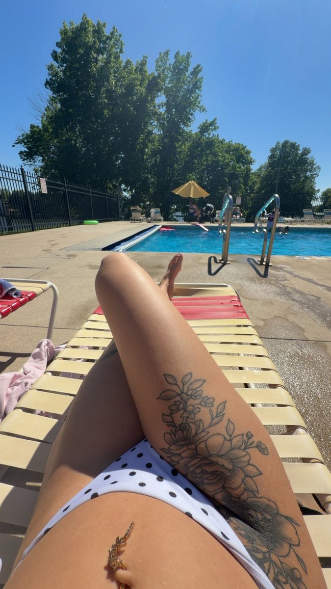 ryryzxdd's tweet photo. sunbathing always makes me feel better 😍

#tanned #tatted #itsfree #model https://t.co/tAjI3ZVSwu