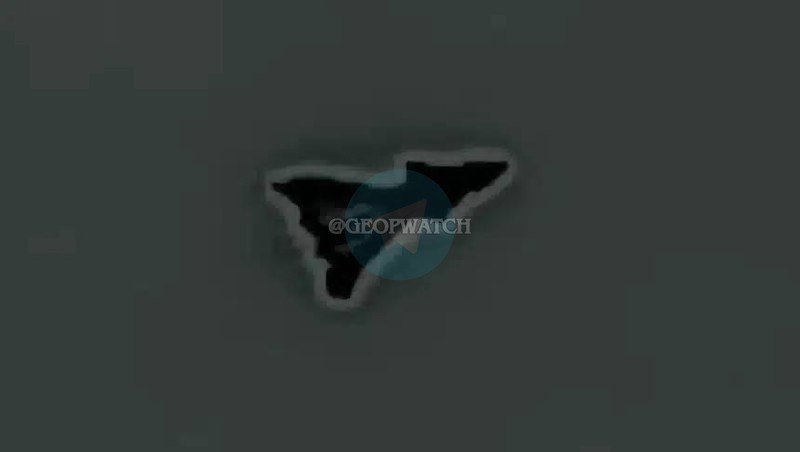 SprinterPress's tweet photo. A still photo of the aircraft, compared with renders of the F-47/NGAD fighter jet released by Boeing and the United States Air Force. https://t.co/DuqNiglNGw