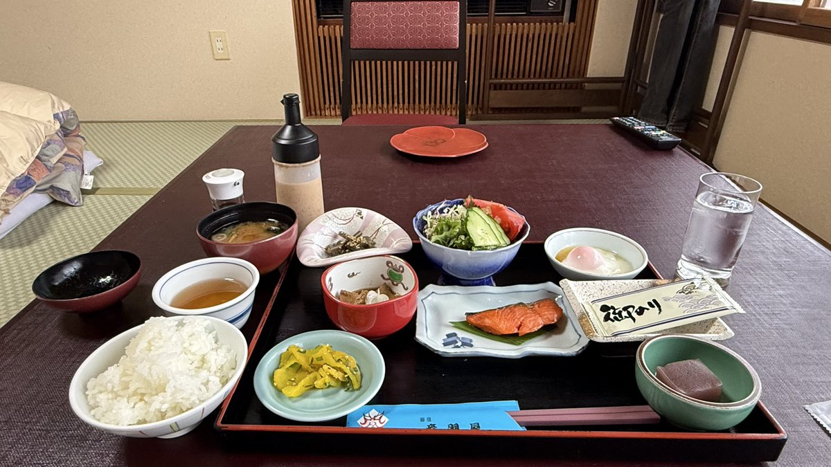 sei_seaside_86's tweet photo. 去年から自炊をはじめたけど、日本旅館の朝食は真似できない
そして魚沼産コシヒカリが最高😃
これと、納豆、卵、おしんこだけでいくらでも食べられそう
おひつを、米粒ひとつ残らず空にしました😅
#越後湯沢 https://t.co/DNpm8YOLiT