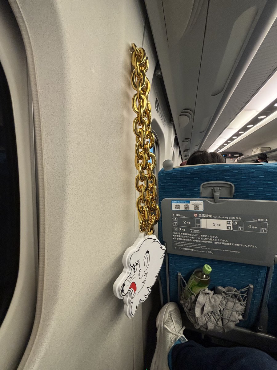 L_haijima's tweet photo. 品川駅で隣に乗ってきた子供

「あのライオンマークなーに、かっこいいー」 https://t.co/cNPmyufPWL